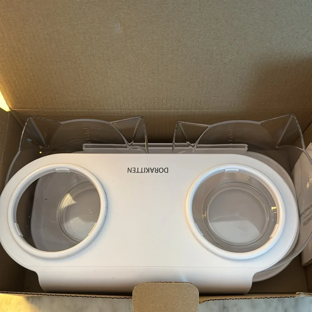 New in box Dorakitten cat bowl